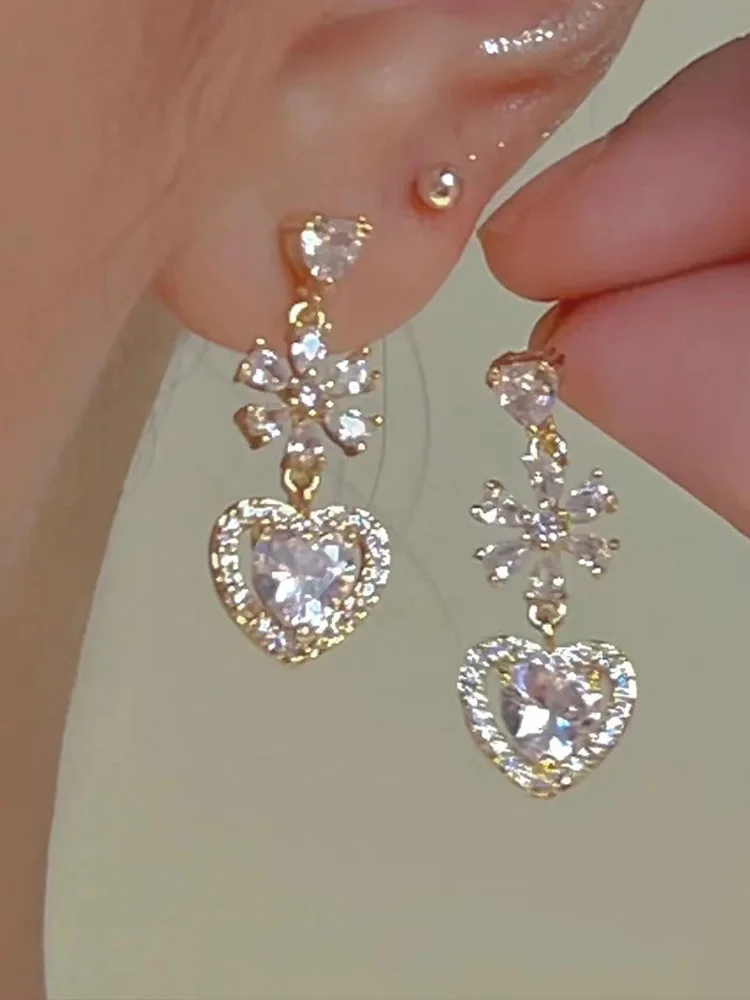 Korean Trendy Flowers Heart Shape Drop Earrings For Women Luxury Sparkling Cubic 925 Silver Drop Earrings High Jewelry Gifts
Korean Trendy Flowers Heart Shape Drop Earrings For Women Luxury Sparkling Cubic 925 Silver Drop Earrings High Jewelry Gifts