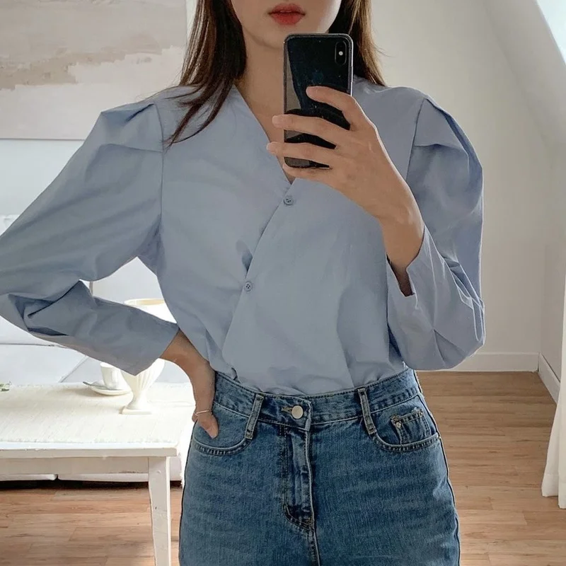 Chic Early Autumn Ladies Shirt Thinning V-Neck Cross Beveled Single-Breasted Design Loose Solid Color Puff Sleeve Shirt Korean
Chic Early Autumn Ladies Shirt Thinning V-Neck Cross Beveled Single-Breasted Design Loose Solid Color Puff Sleeve Shirt Korean