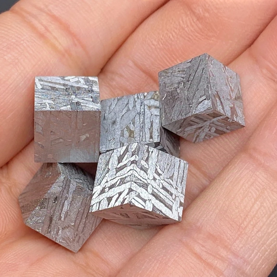 Алтайский железный куб метеорита
Алтайский железный куб метеорита