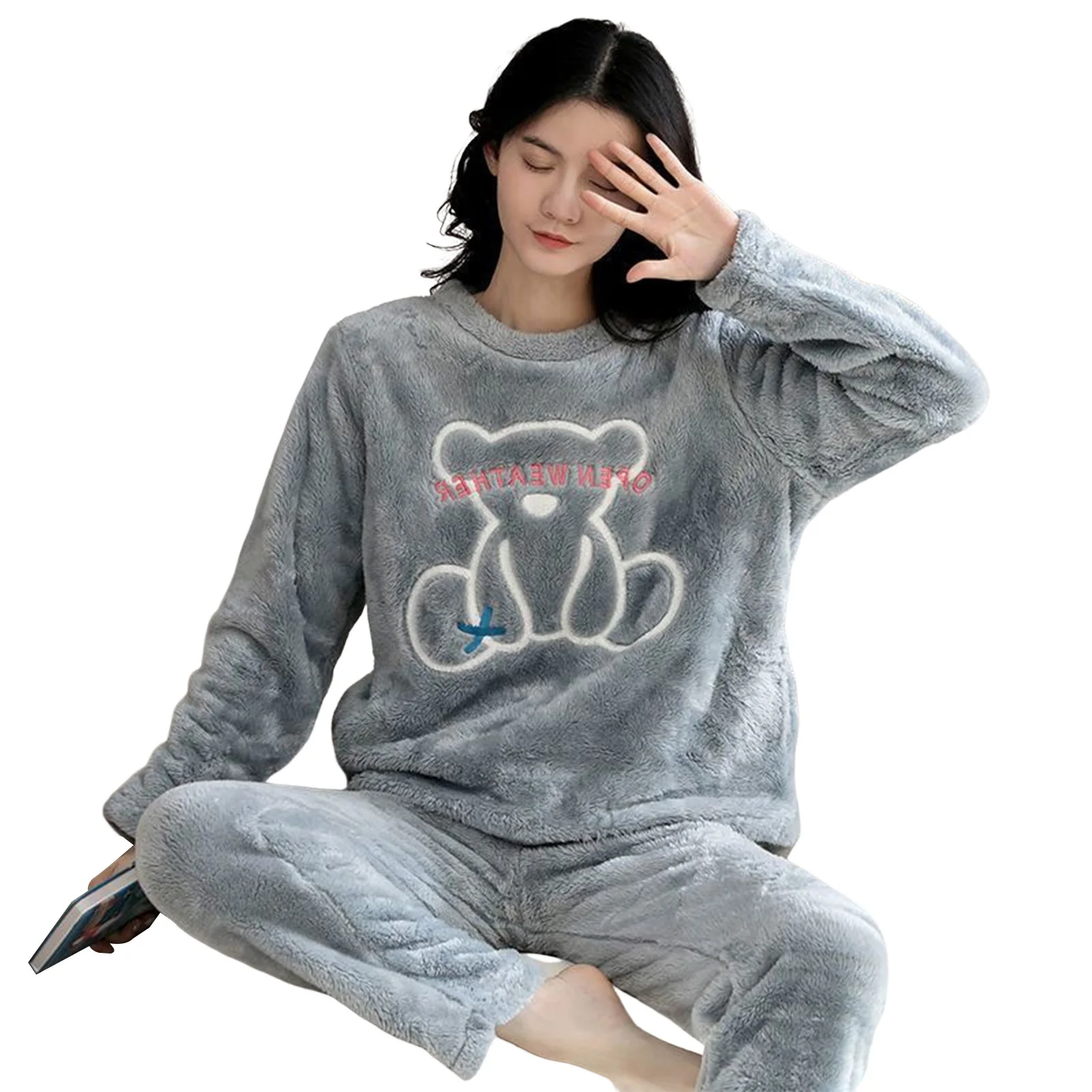 Women Winter Warm Pajamas Cute Printed Long Sleeve Nightwear Top and Pants Set Suitable for Home Wear 
Women Winter Warm Pajamas Cute Printed Long Sleeve Nightwear Top and Pants Set Suitable for Home Wear