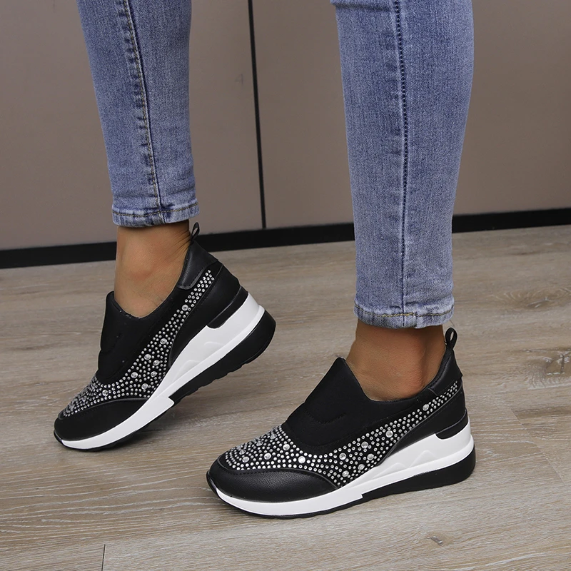 Женские кроссовки с вулканизированной подошвой, на танкетке, со шнуровкой
Женские кроссовки с вулканизированной подошвой, на танкетке, со шнуровкой