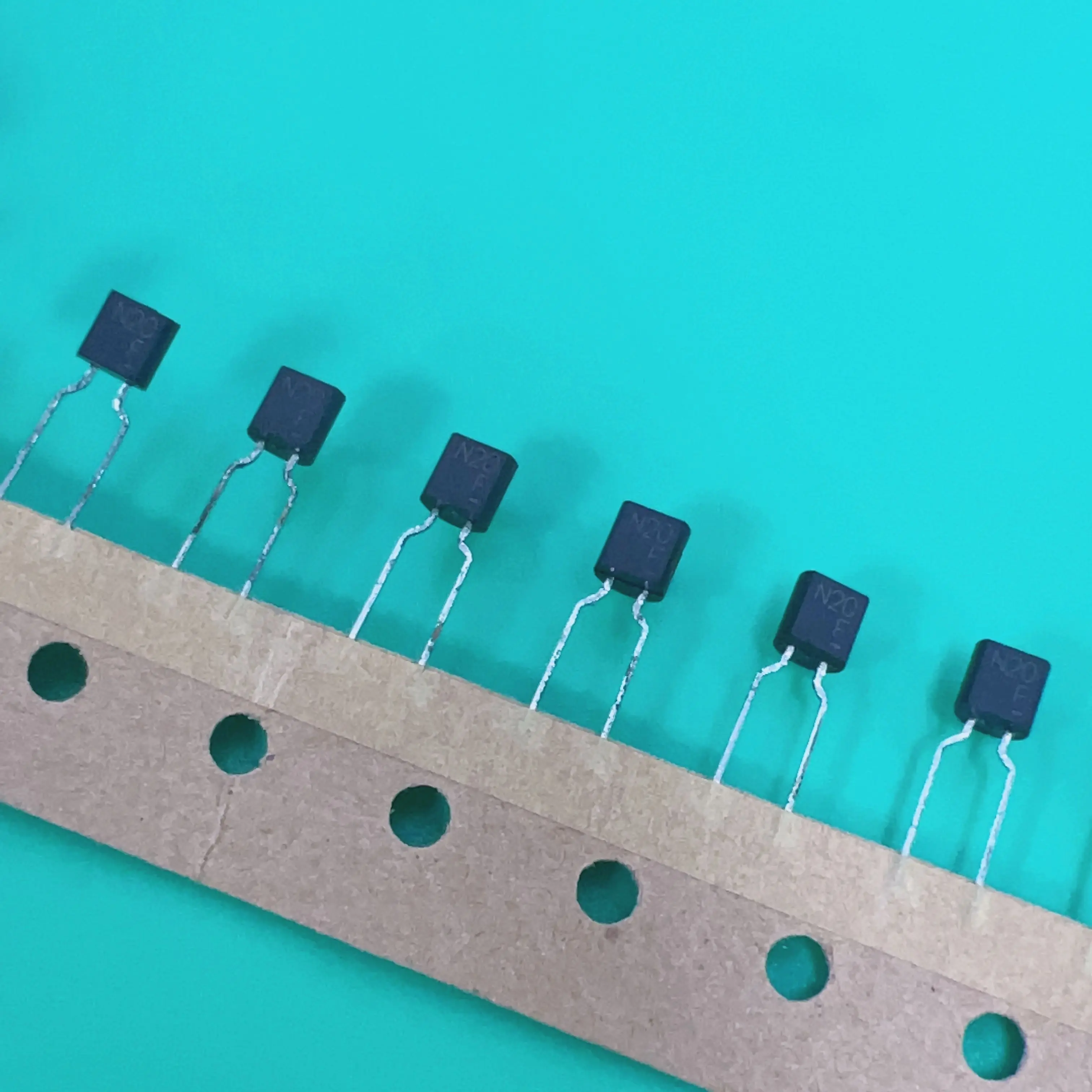 10 шт./лот ICP-N20 T104 TO92 ICP N20 FUSE BRD MNT 800MA 50VAC/VDC RAD защитные элементы цепи Φ ICP
10 шт./лот ICP-N20 T104 TO92 ICP N20 FUSE BRD MNT 800MA 50VAC/VDC RAD защитные элементы цепи Φ ICP