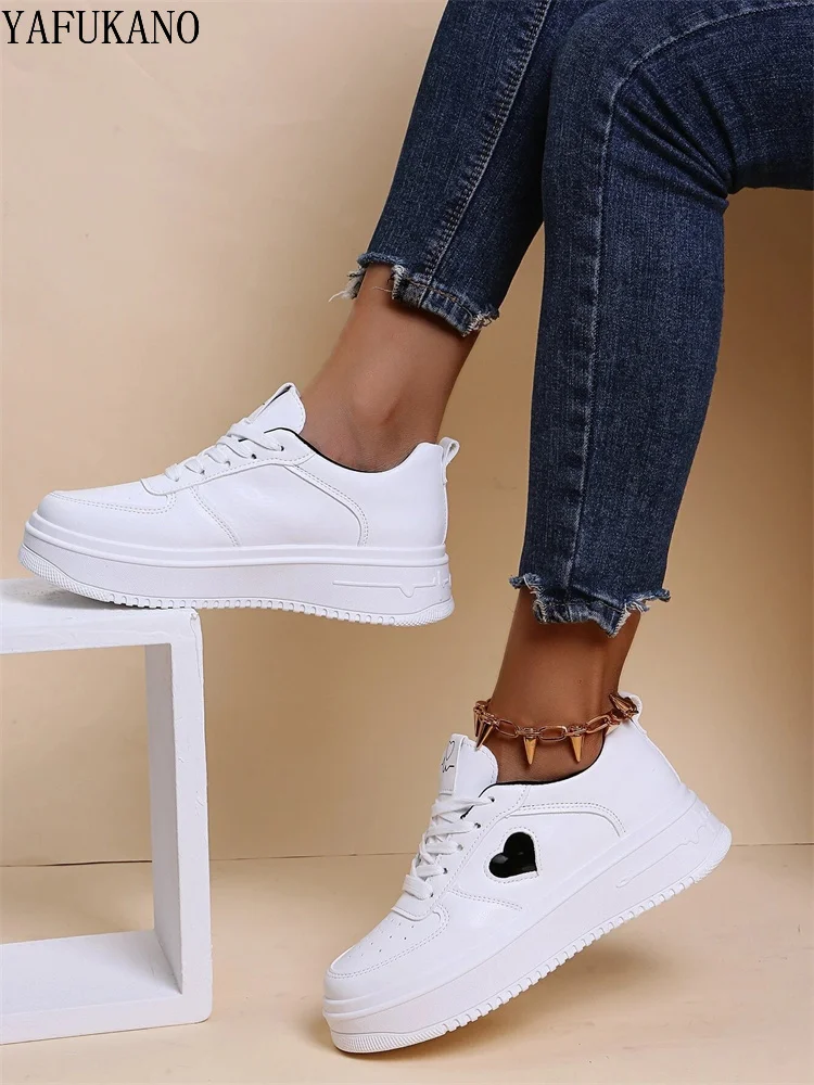 Heart Graphic Lace-up Front Skate Shoes Simple Fashion Small White Shoes 5cm Thick Sole Platform Casual Sneakers Student Shoes
Heart Graphic Lace-up Front Skate Shoes Simple Fashion Small White Shoes 5cm Thick Sole Platform Casual Sneakers Student Shoes