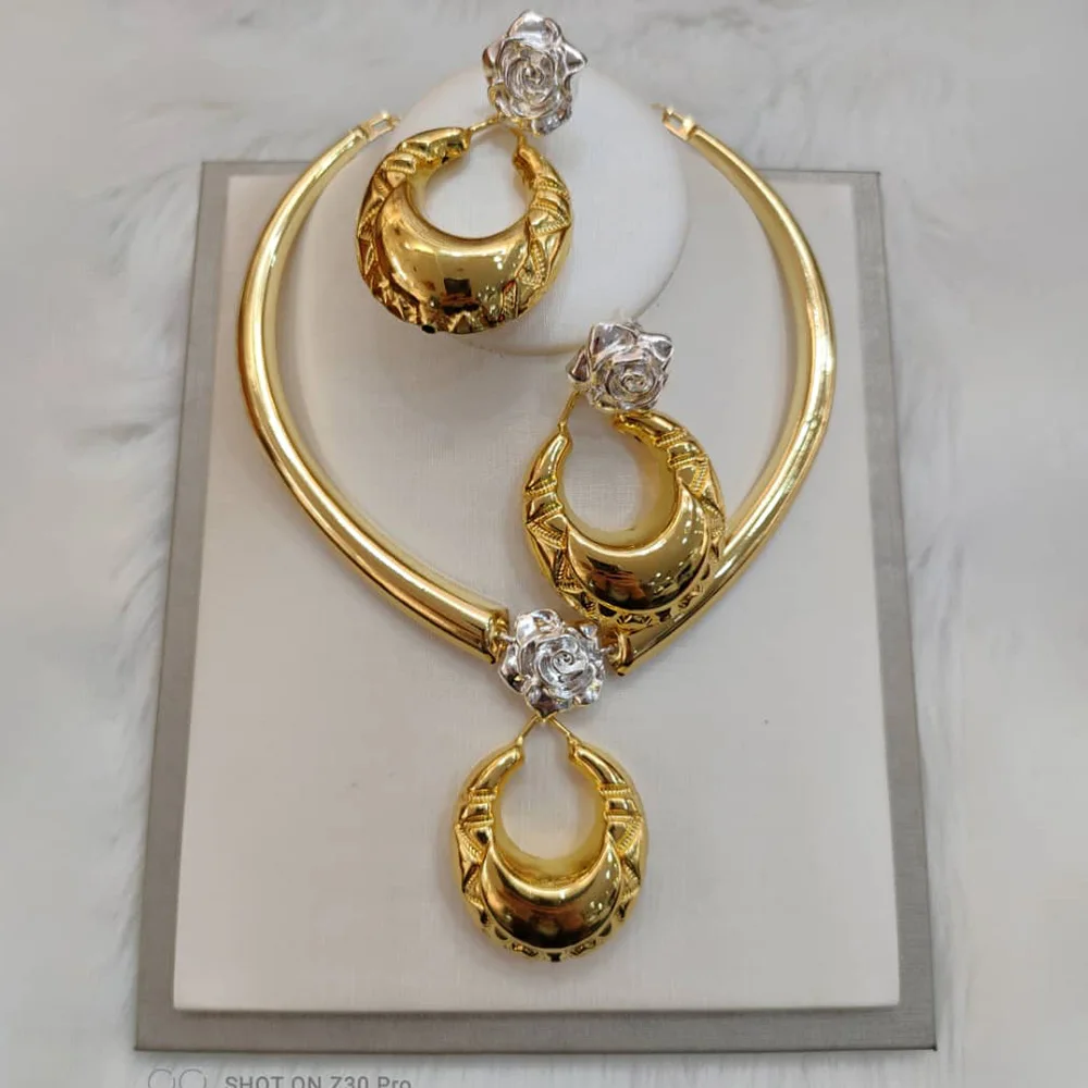 2022 African Jewelry Set Women Gold Plated Hoop Earrings and Necklace 2Pcs Jewelry Set for Dubai Weddings Bridal Accessories
2022 African Jewelry Set Women Gold Plated Hoop Earrings and Necklace 2Pcs Jewelry Set for Dubai Weddings Bridal Accessories