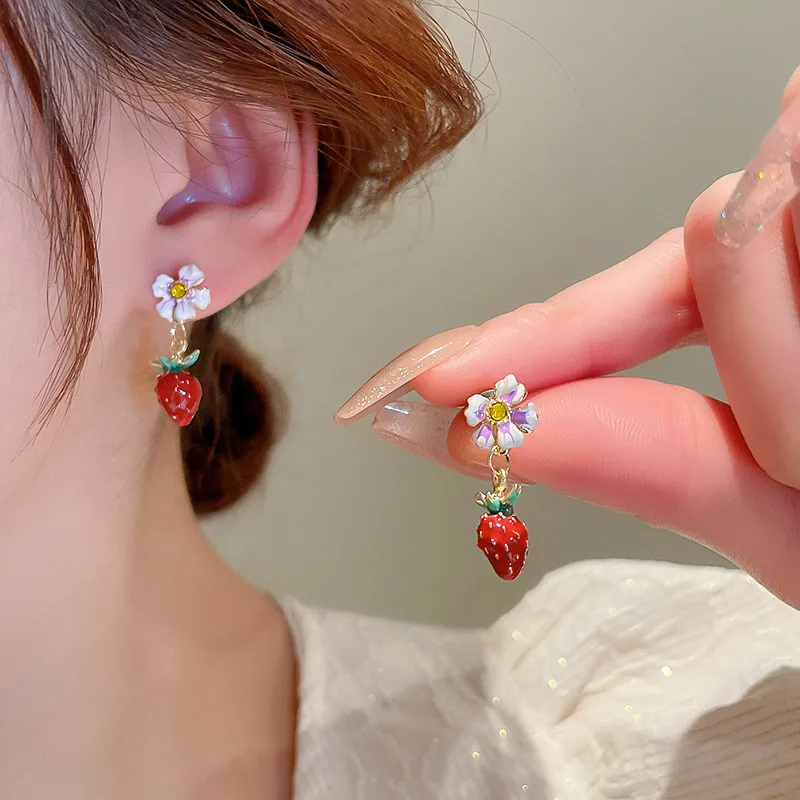 Exquisite Cute Purple Flower Strewberry Drop Earring for Women Korean Flower Fruit Tassel Dangle Earrings Party Jewelry Gifts
Exquisite Cute Purple Flower Strewberry Drop Earring for Women Korean Flower Fruit Tassel Dangle Earrings Party Jewelry Gifts