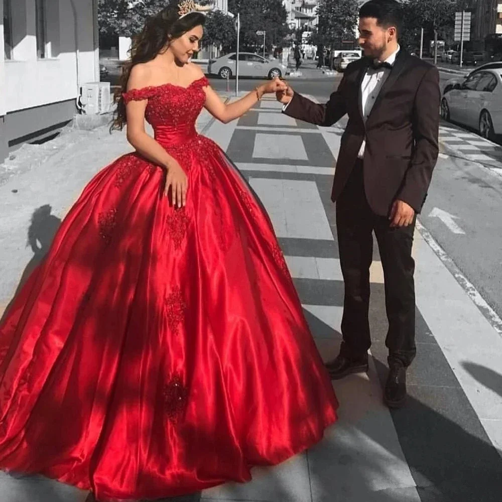 2 STORE Appliques Ball Gown Quinceanera Dresses Vestidos De 15 Anos Sexy Sparkly Satin Debutante Gowns 16 Plus
2 STORE Appliques Ball Gown Quinceanera Dresses Vestidos De 15 Anos Sexy Sparkly Satin Debutante Gowns 16 Plus