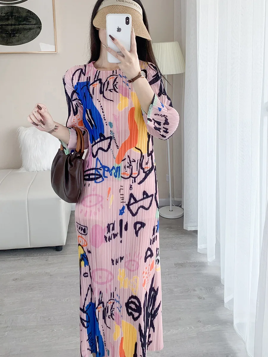 Miyake pleated fashion print dress autumn new western style round neck long sleeve slim midi skirt
Miyake pleated fashion print dress autumn new western style round neck long sleeve slim midi skirt