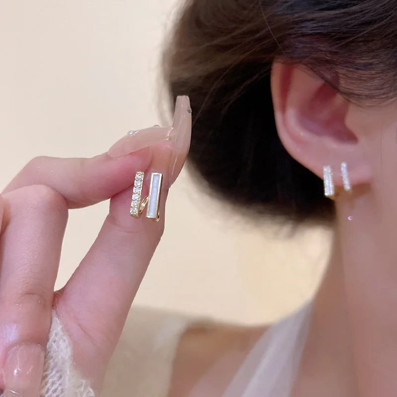 2023 New Advanced Design Double Layer Fritillary Zircon Rings for Woman Fashion Jewelry Gift Temperament Girl's Daily Wear
2023 New Advanced Design Double Layer Fritillary Zircon Rings for Woman Fashion Jewelry Gift Temperament Girl's Daily Wear