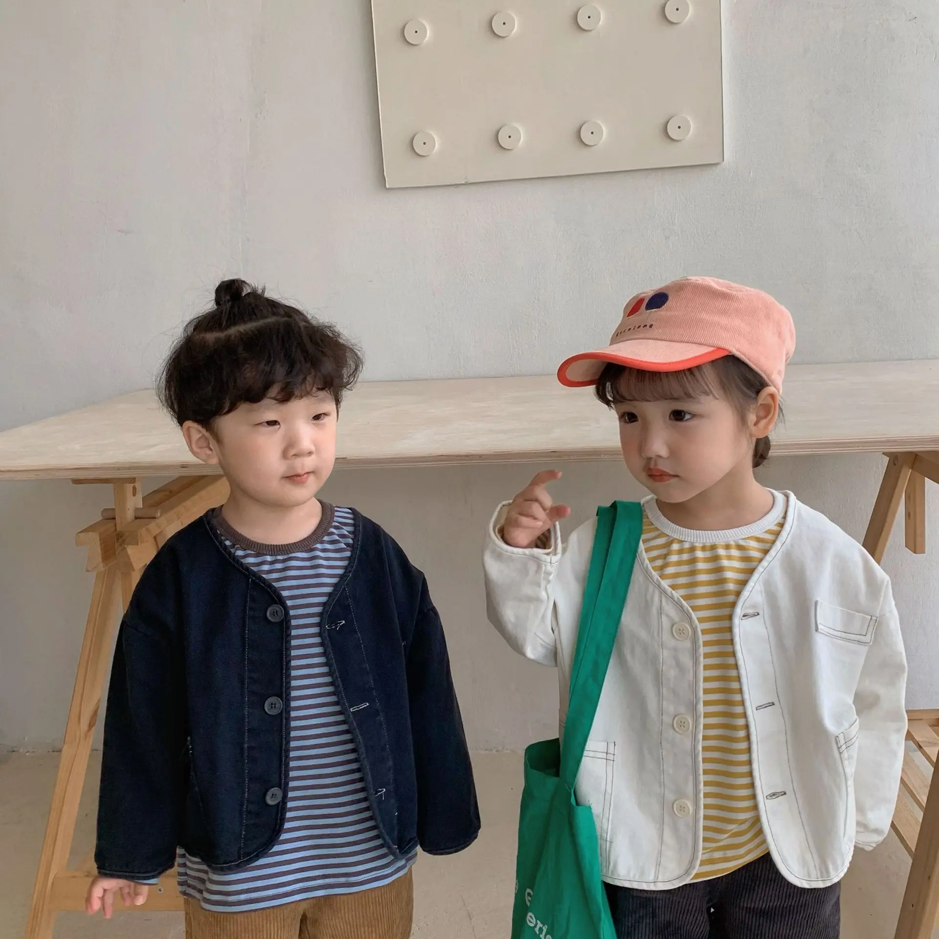 2023 Autumn New Children Long Sleeve Coat Cotton Baby Boys Casual Jacket Fashion Cute Girls Solid Simple Cardigan Kids Clothes
2023 Autumn New Children Long Sleeve Coat Cotton Baby Boys Casual Jacket Fashion Cute Girls Solid Simple Cardigan Kids Clothes