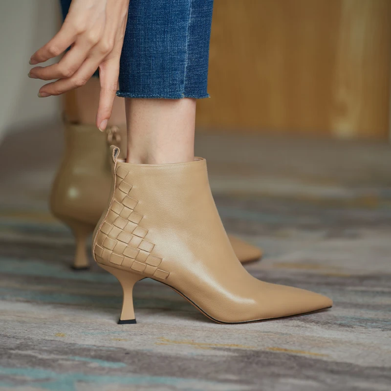 2022 Autumn and winter Women ankle boots natural leather plus size 22-26.5cm soft sheepskin upper side zipper weave modern boots
2022 Autumn and winter Women ankle boots natural leather plus size 22-26.5cm soft sheepskin upper side zipper weave modern boots