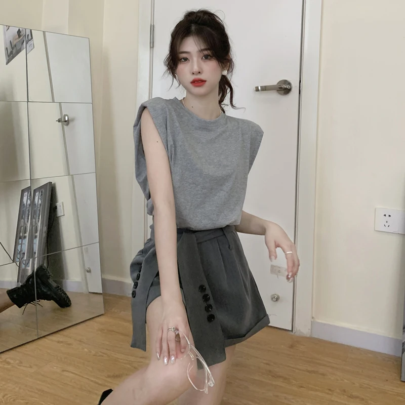 Sleeveless vest T-shirt women's summer 2022 New Retro Hong Kong Style ins loose and versatile net red round neck T-shirt
Sleeveless vest T-shirt women's summer 2022 New Retro Hong Kong Style ins loose and versatile net red round neck T-shirt