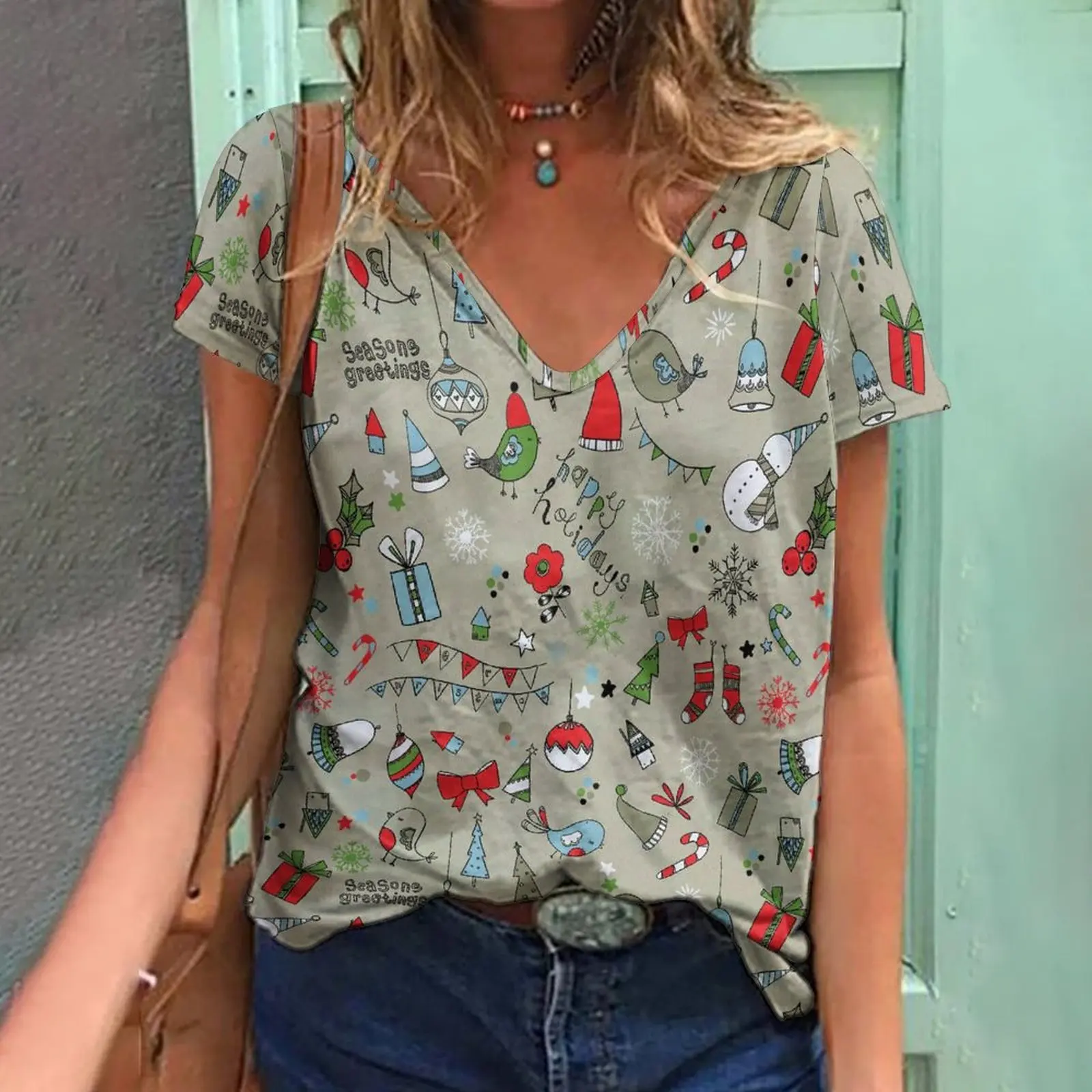 Женская футболка с коротким рукавом, V-образным вырезом и принтом 
Женская футболка с коротким рукавом, V-образным вырезом и принтом