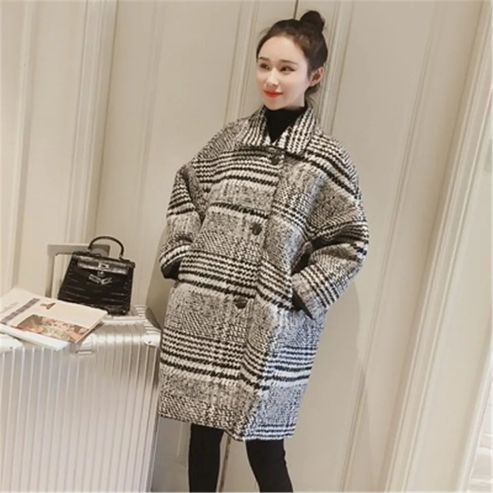Women Blend Coat Autumn Winter Turn-Down Collar Long Jacket Coat Fashion Grid Loose Wool Coats Female Plus Size Casual Overcoat
Women Blend Coat Autumn Winter Turn-Down Collar Long Jacket Coat Fashion Grid Loose Wool Coats Female Plus Size Casual Overcoat