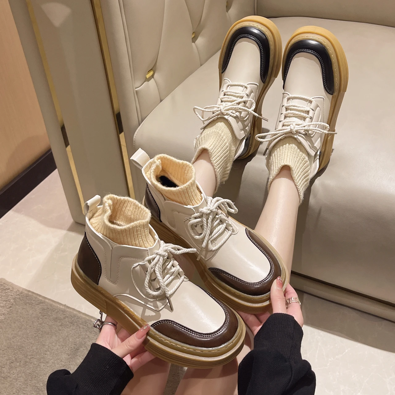 Женские ботинки, новинка 2022, женская обувь, на шнуровке, на Плоском Каблуке, с круглым носком, дамские Резиновые чулки, низкие, в стиле «Лолит...
Женские ботинки, новинка 2022, женская обувь, на шнуровке, на Плоском Каблуке, с круглым носком, дамские Резиновые чулки, низкие, в стиле «Лолит...