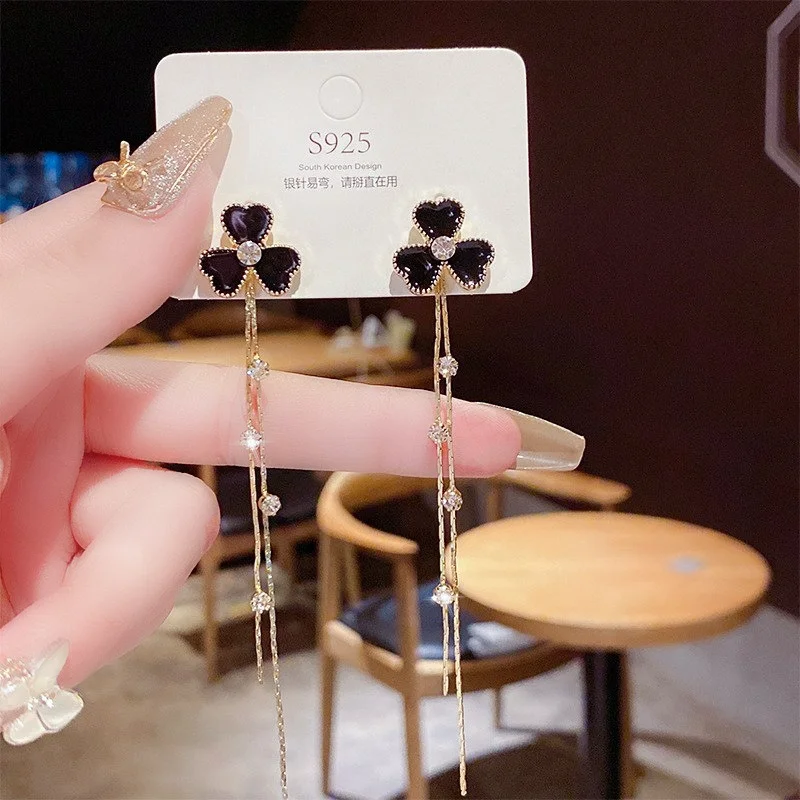 2022 New Korean 925 Silver Tassel Flower Stud Earrings for Women Fashion Crystal Elegant Jewelry Party Gifts
2022 New Korean 925 Silver Tassel Flower Stud Earrings for Women Fashion Crystal Elegant Jewelry Party Gifts