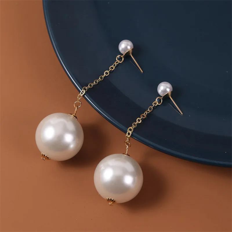 New Elegant Retro Long Exaggerated Large Pearl Earrings Fro Women Fashion Trend Simple Earrings Support Wholesale
New Elegant Retro Long Exaggerated Large Pearl Earrings Fro Women Fashion Trend Simple Earrings Support Wholesale