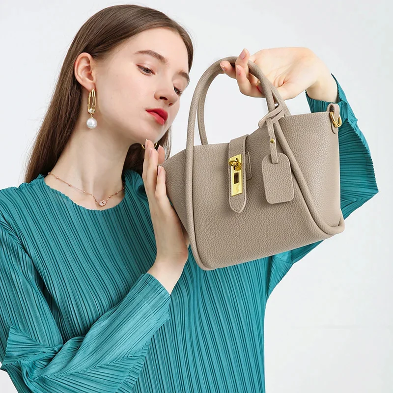 Womens Bags Designer Genuine Leather Chic Shoulder Bag Luxury Brand Ladies Crossbody Casual Handbags Female Bucket Tote Bags
Womens Bags Designer Genuine Leather Chic Shoulder Bag Luxury Brand Ladies Crossbody Casual Handbags Female Bucket Tote Bags