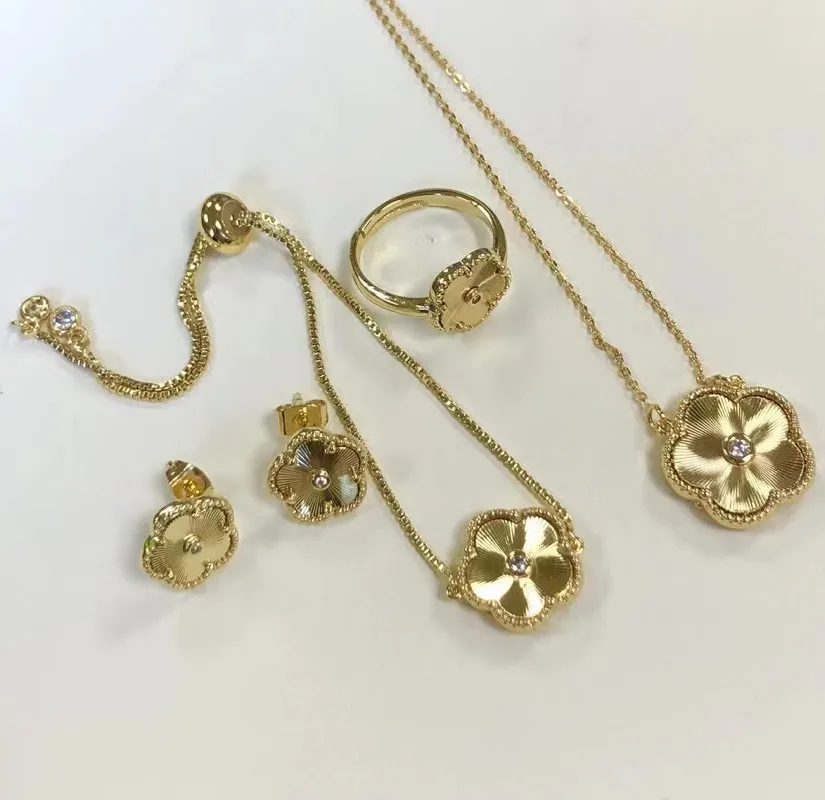 Metal Laser Flower Necklace/Earrings/Bracelet/Rings Women's Jewelry Set Copper Fashion Jewelry Best Gift For Women Party Jewelry
Metal Laser Flower Necklace/Earrings/Bracelet/Rings Women's Jewelry Set Copper Fashion Jewelry Best Gift For Women Party Jewelry