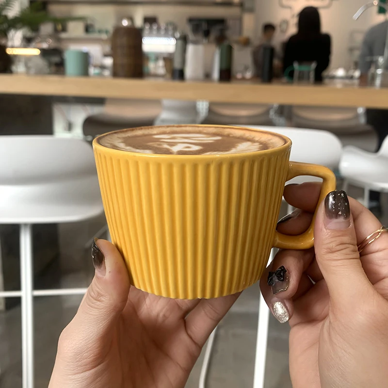 Керамические кофейные чашки, креативные услуги, модная кофейная чашка для завтрака, многоразовая керамическая посуда для послеобеденного ...
Керамические кофейные чашки, креативные услуги, модная кофейная чашка для завтрака, многоразовая керамическая посуда для послеобеденного ...