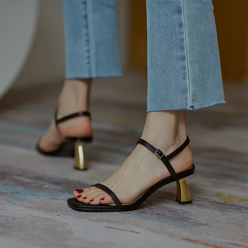 Women's High Heels Flip Flops Square Toe Mules Shoes Female 2022 New Summer Outdoor Open Toe Buckle Sandals Sandalias De Mujer
Women's High Heels Flip Flops Square Toe Mules Shoes Female 2022 New Summer Outdoor Open Toe Buckle Sandals Sandalias De Mujer