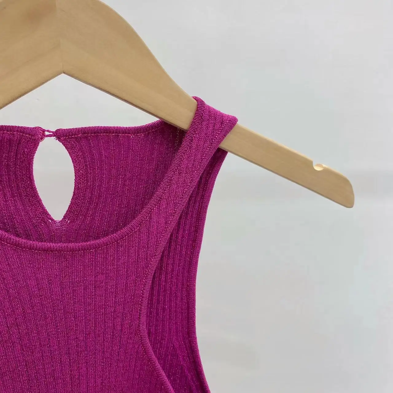 Women Vest Solid Color Asymmetry Sleeveless O-Neck Single Button Hotsweet Sweater
Women Vest Solid Color Asymmetry Sleeveless O-Neck Single Button Hotsweet Sweater