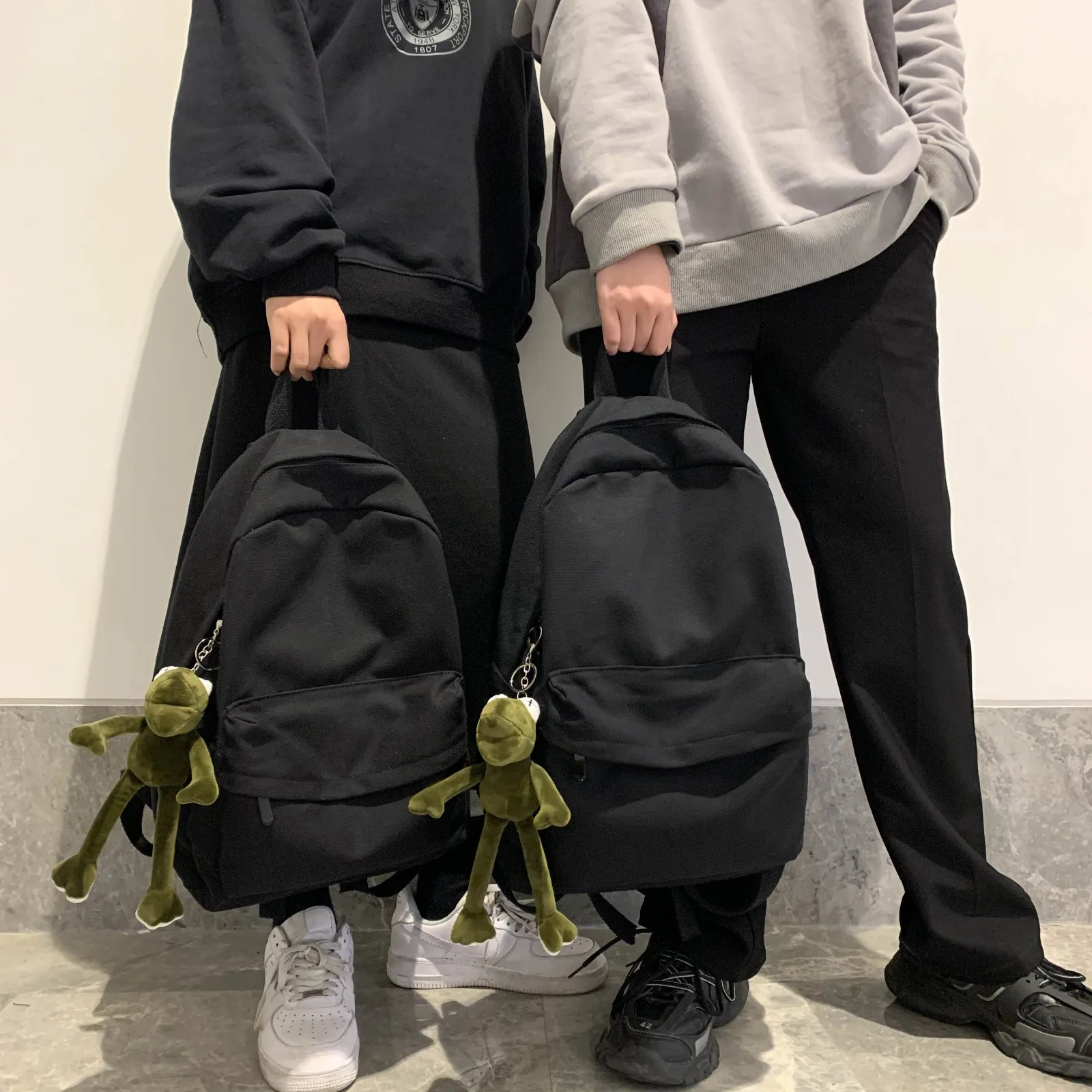 Bear Hanging Style Female Backpack Women Canvas School Bag for Teenage Casual Shoulder Bag Solid Color Rucksack Quality Travel
Bear Hanging Style Female Backpack Women Canvas School Bag for Teenage Casual Shoulder Bag Solid Color Rucksack Quality Travel