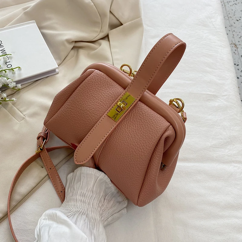 Women's Bags 2022 New Trend Handbags Quality Retro Designer Luxury Crossbody Bags Female Shopping Totes Shoulder
Women's Bags 2022 New Trend Handbags Quality Retro Designer Luxury Crossbody Bags Female Shopping Totes Shoulder