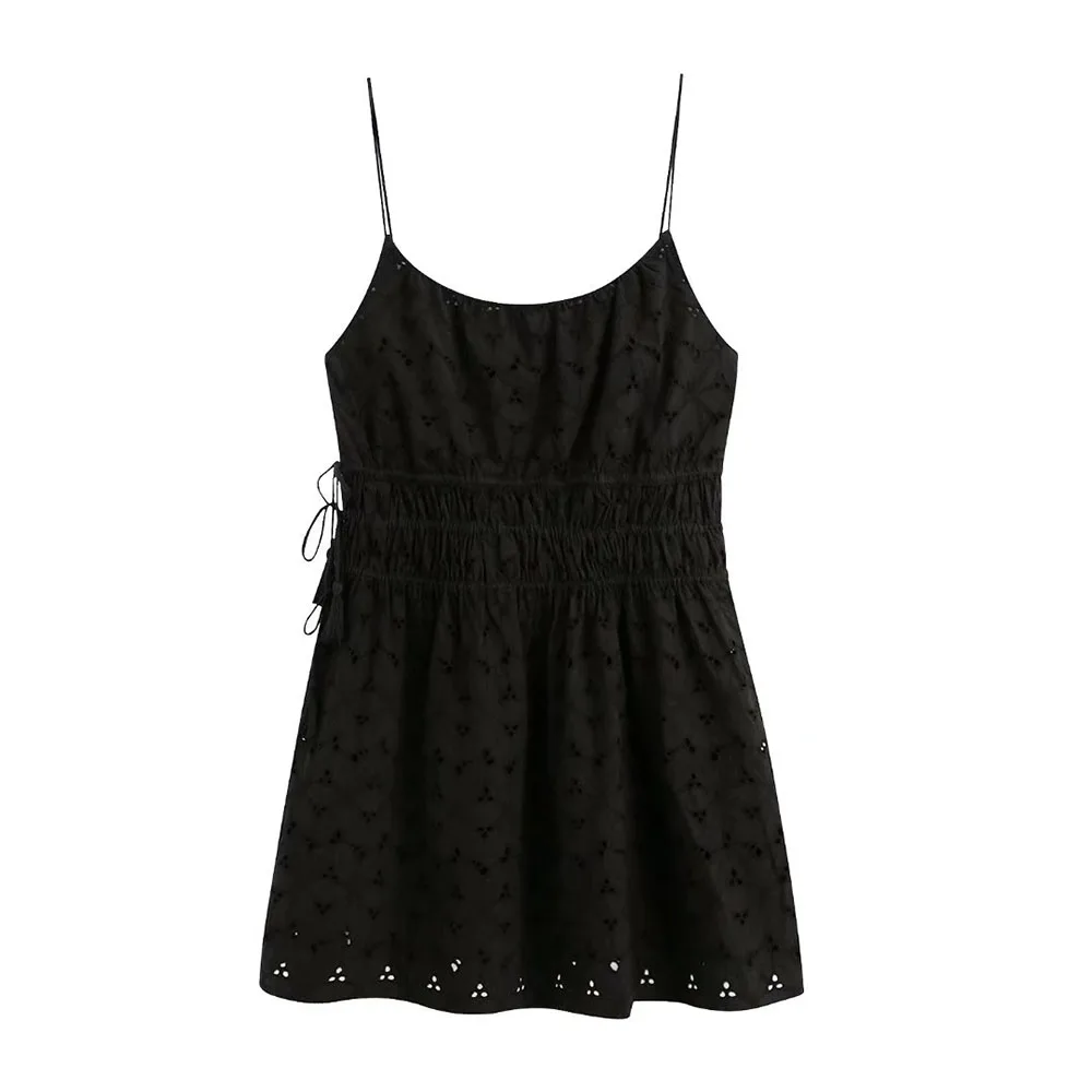 2022 women's spring new fashion sexy hollow embroidery dress retro backless drawstring waist black suspender dress women
2022 women's spring new fashion sexy hollow embroidery dress retro backless drawstring waist black suspender dress women