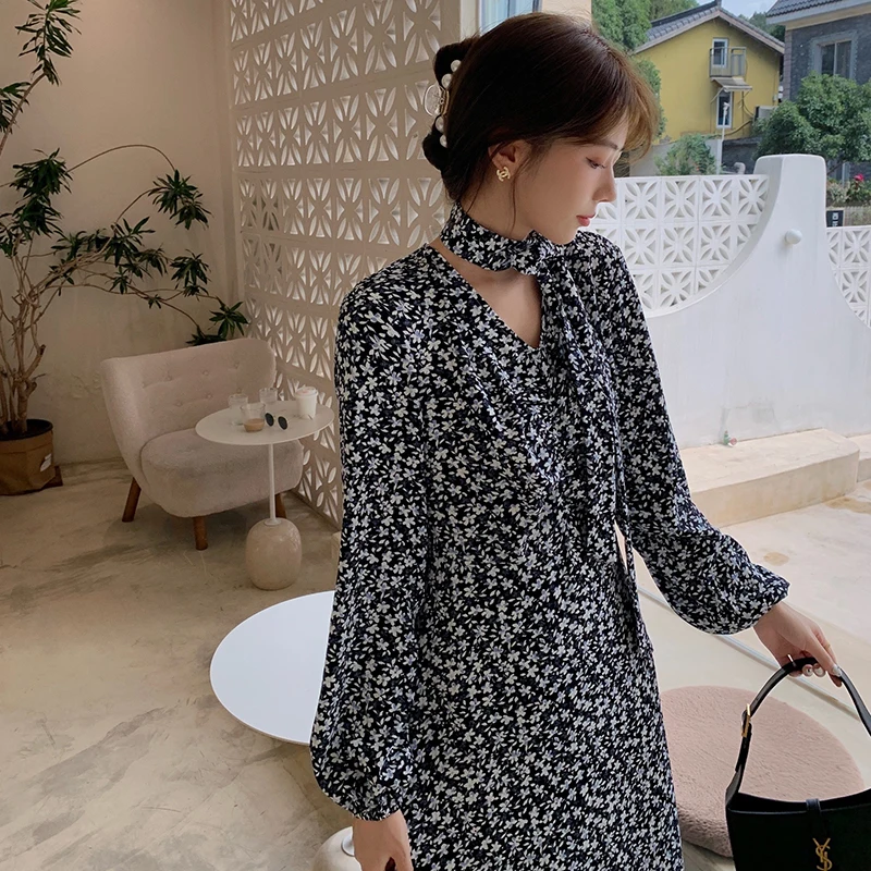 2022Spring New French Elegant RetroVCollar Pleating Slimming Floral Tea Dress~with Ribbon
2022Spring New French Elegant RetroVCollar Pleating Slimming Floral Tea Dress~with Ribbon