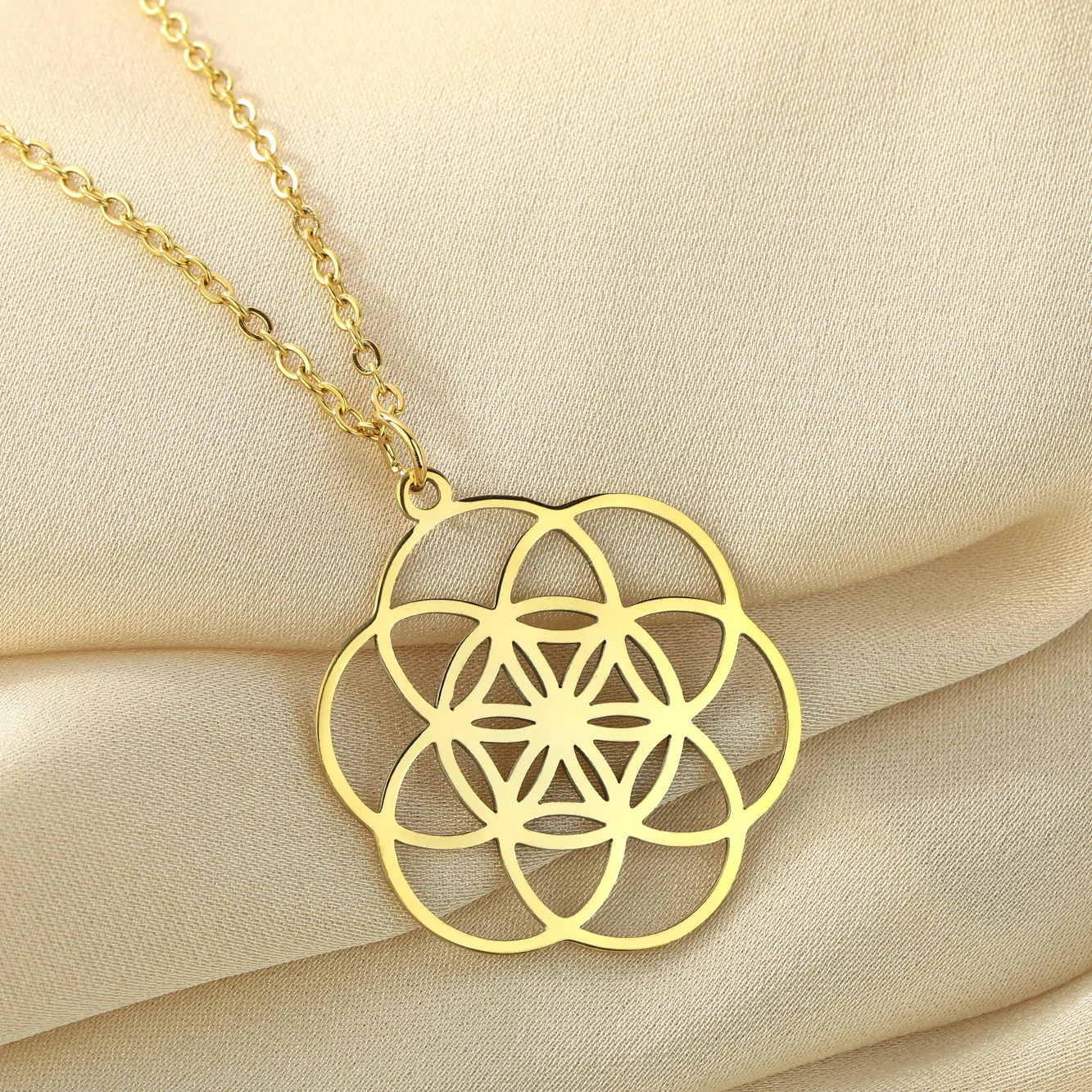 CHENHXUN Stainless Steel Flower Of Life Necklace Yoga Necklace 18K Gold Six Leaf Clover Necklace for Men and Women
CHENHXUN Stainless Steel Flower Of Life Necklace Yoga Necklace 18K Gold Six Leaf Clover Necklace for Men and Women
