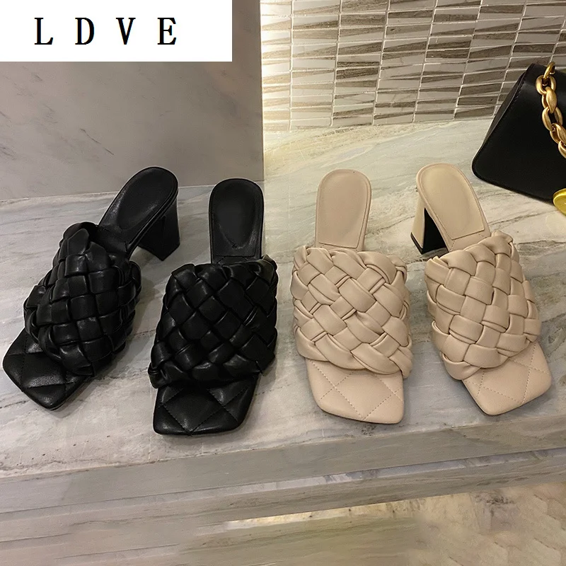 Fashion Solid PU Weaving Open Toe Square High Heel Women Mules Concise Slip-On Outdoor Slipper Zapatos De Mujer 2022 NEW 
Fashion Solid PU Weaving Open Toe Square High Heel Women Mules Concise Slip-On Outdoor Slipper Zapatos De Mujer 2022 NEW