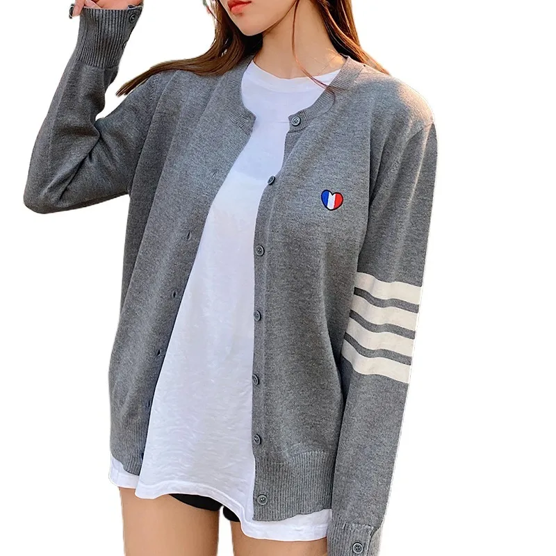 Винтажный Модный женский вязаный кардиган, элегантный осенний тонкий дизайнерский высококачественный Женский свитер на весну
Винтажный Модный женский вязаный кардиган, элегантный осенний тонкий дизайнерский высококачественный Женский свитер на весну