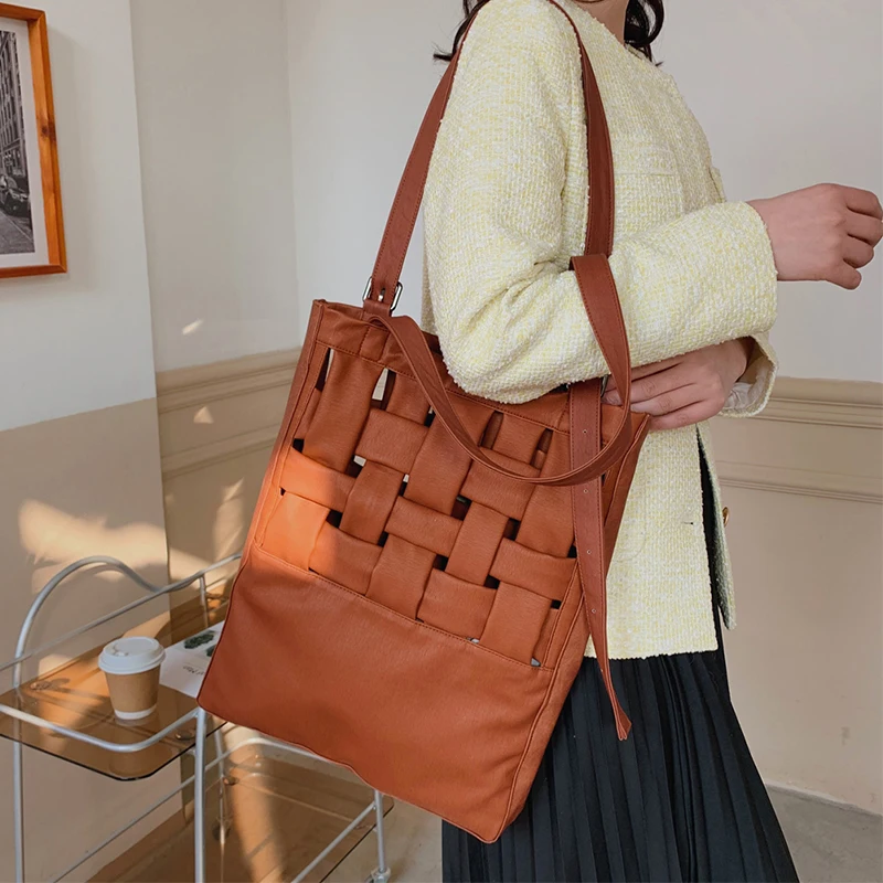Brand Designer Soft Leather Woven Shoulder Bag Aand Handbags Women Underarm Large Capacity Tote Bag Casual Big Messenger Bag Sac
Brand Designer Soft Leather Woven Shoulder Bag Aand Handbags Women Underarm Large Capacity Tote Bag Casual Big Messenger Bag Sac