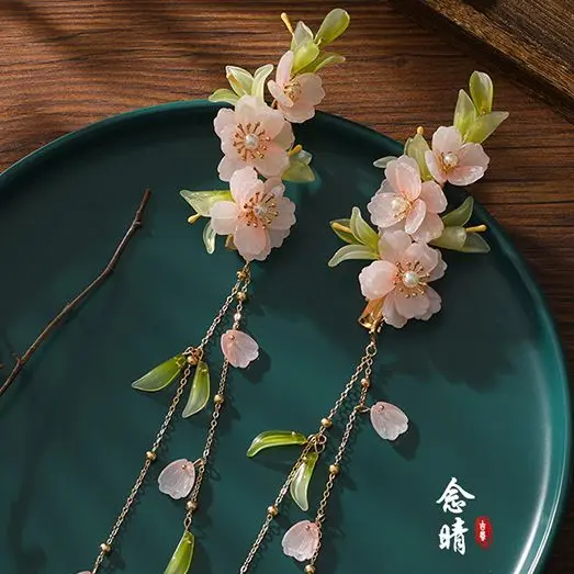 Women's Antique Clip Full Set of Step Shake Hairpin Clip Costume Set Hair Accessories
Women's Antique Clip Full Set of Step Shake Hairpin Clip Costume Set Hair Accessories