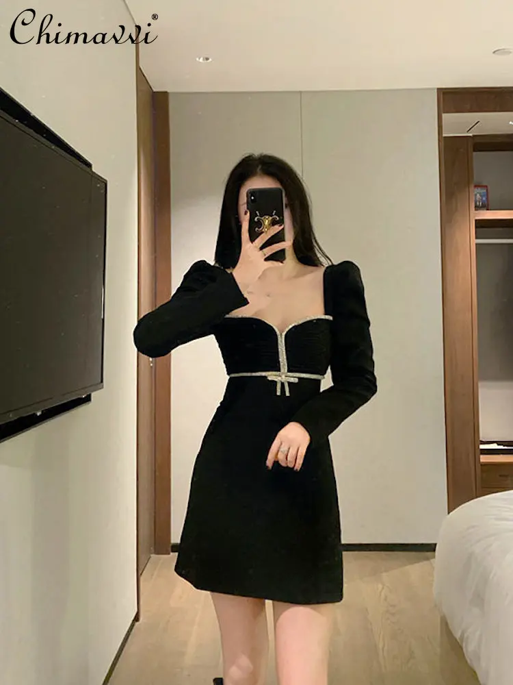 Модное женское платье с квадратным вырезом, Новинка лета 2023, стройнящее короткое платье с высокой талией, женское элегантное черное платье 
Модное женское платье с квадратным вырезом, Новинка лета 2023, стройнящее короткое платье с высокой талией, женское элегантное черное платье