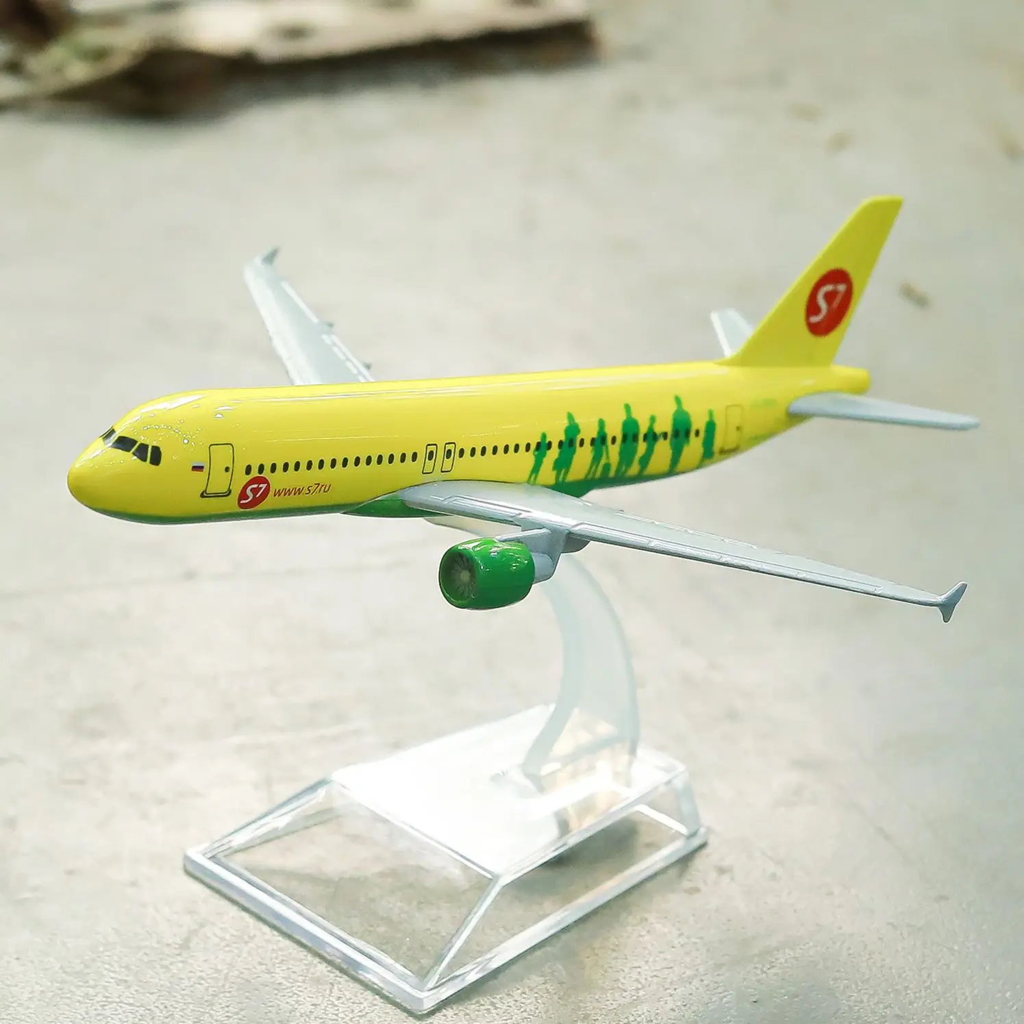Russia Siberia S7 Airlines Aircraft Alloy Diecast Model 15cm World Aviation Collectible Miniature Souvenir Ornament
Russia Siberia S7 Airlines Aircraft Alloy Diecast Model 15cm World Aviation Collectible Miniature Souvenir Ornament
