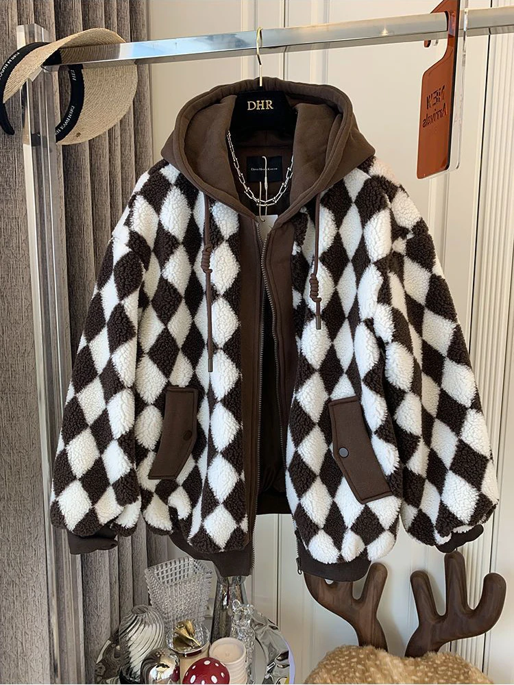 KBAT Vintage Winter Jacket Women Warm Baseball Uniform Lambhair Coat Cotton Coat Casual Hooded Jacket Female Streetwear
KBAT Vintage Winter Jacket Women Warm Baseball Uniform Lambhair Coat Cotton Coat Casual Hooded Jacket Female Streetwear