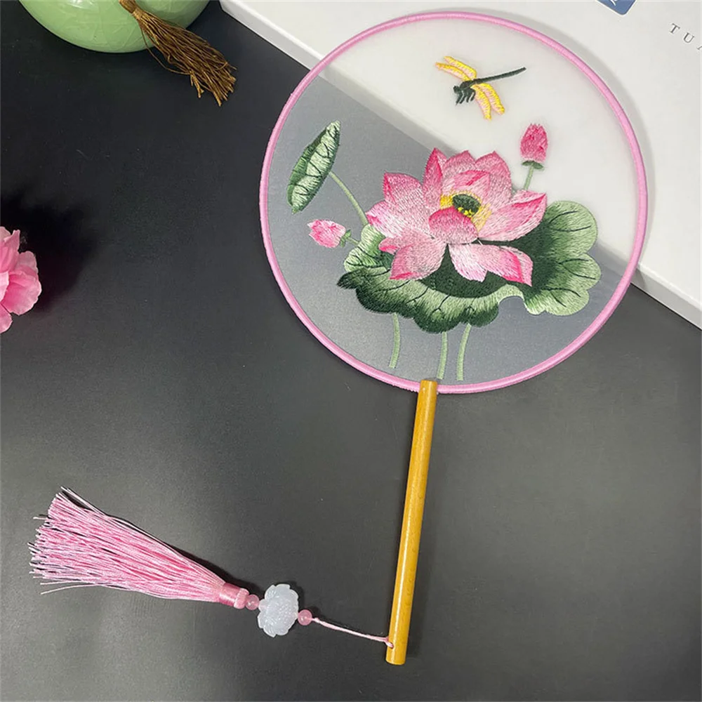 Шелковый ручной веер
Шелковый ручной веер