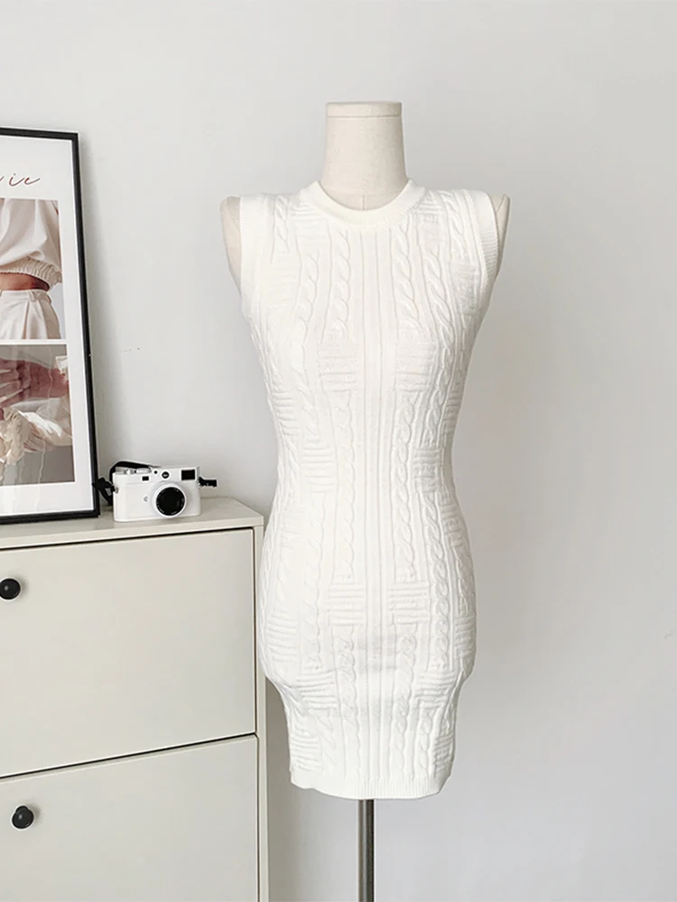 Sleeveless Tight Fitting Women Knitted Dress 2022 Autumn Classic Crew-neck Slim Mini Frocks Lady Sexy White Color Vintage Style
Sleeveless Tight Fitting Women Knitted Dress 2022 Autumn Classic Crew-neck Slim Mini Frocks Lady Sexy White Color Vintage Style