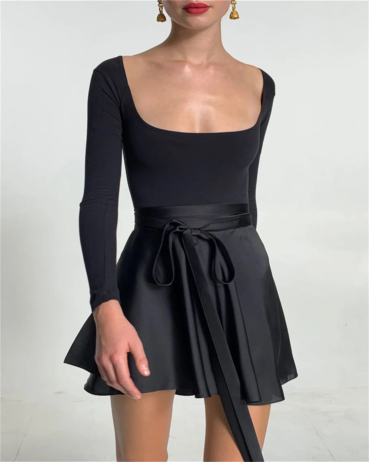2 Color Summer Women Casual Elegant Solid Color Mini Skirt Kawaii High Waist A-Line Bottoms Skirt With Ribbon Belt Club Party
2 Color Summer Women Casual Elegant Solid Color Mini Skirt Kawaii High Waist A-Line Bottoms Skirt With Ribbon Belt Club Party