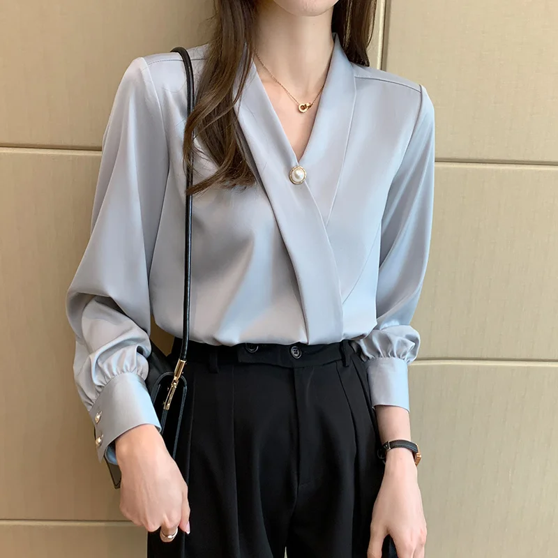 Korean Fashion Women Shirts Silk Blouses for Women Long Sleeve Shirts Beading Tops Woman Satin Blouse Woman V-neck Blouse Top
Korean Fashion Women Shirts Silk Blouses for Women Long Sleeve Shirts Beading Tops Woman Satin Blouse Woman V-neck Blouse Top