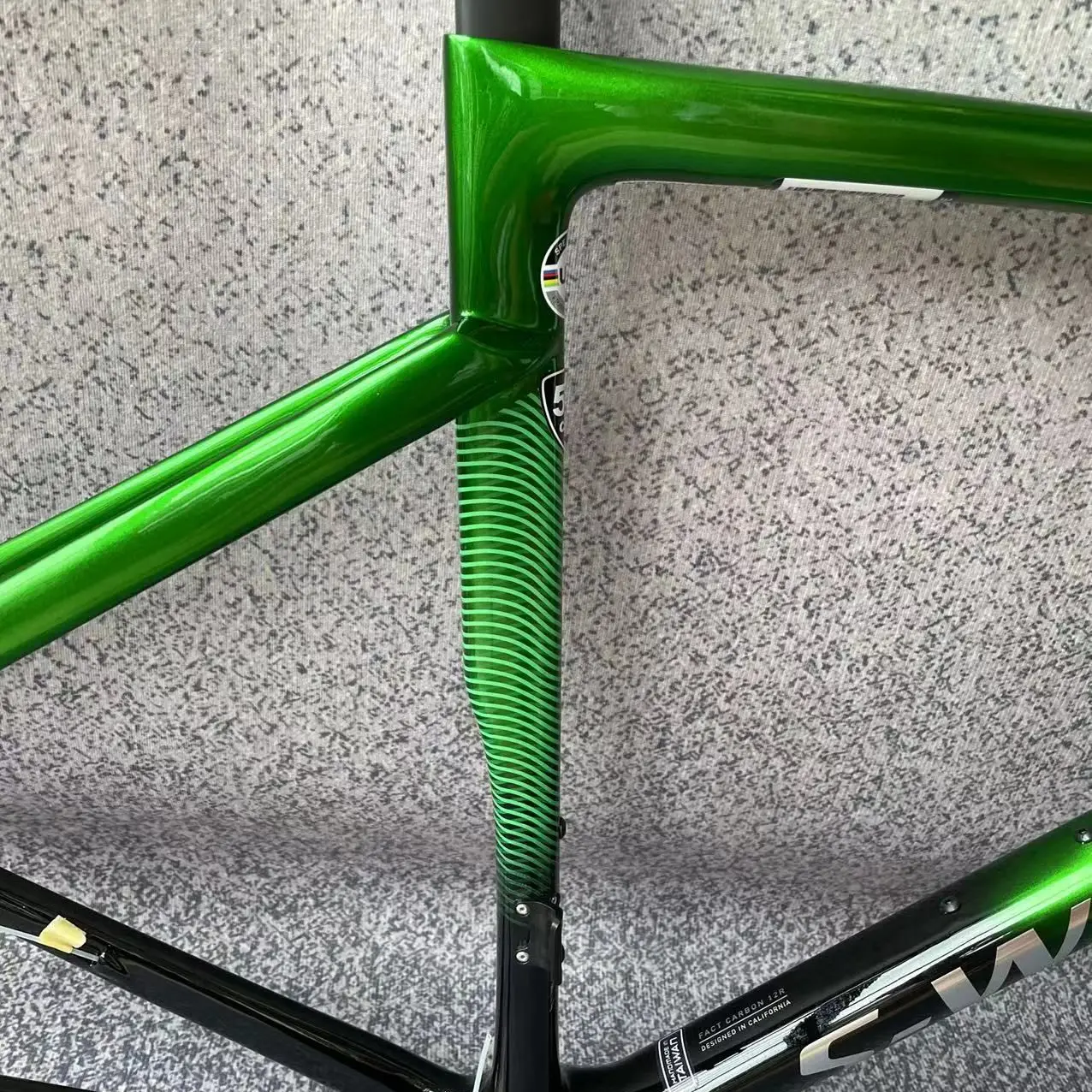 Full Carbon Bike Frameset Road Bike Frame SL7 1:1 Carbon Bicycle Frame Fit Di2 Contact us for more discounts!
Full Carbon Bike Frameset Road Bike Frame SL7 1:1 Carbon Bicycle Frame Fit Di2 Contact us for more discounts!