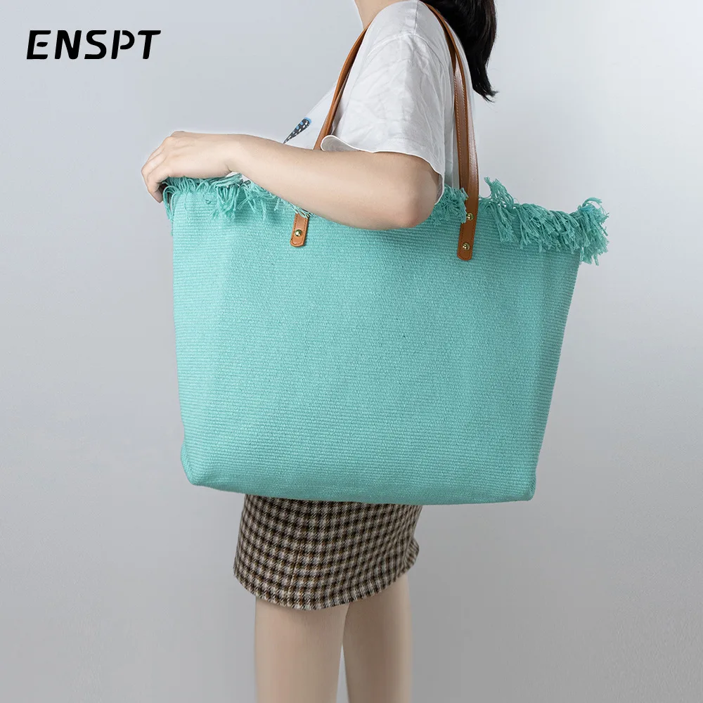 Small and high-end high-capacity commuting tote bag
Small and high-end high-capacity commuting tote bag