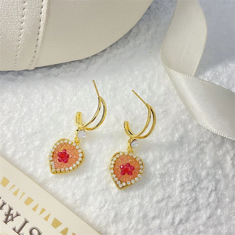 2023 New European and American Classic Heart Diamond Heart Earrings Fashion Trend Temperament Women's Summer Versatile Earrings
2023 New European and American Classic Heart Diamond Heart Earrings Fashion Trend Temperament Women's Summer Versatile Earrings