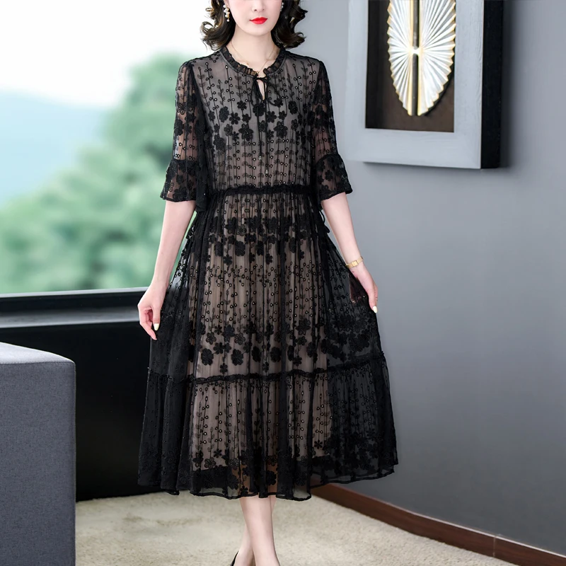 2023 Summer New Silk Flower Embroidery Black Sexy Temperament Long Dress with Excellent Waist and Slim Fit Large Over Knee Dress
2023 Summer New Silk Flower Embroidery Black Sexy Temperament Long Dress with Excellent Waist and Slim Fit Large Over Knee Dress