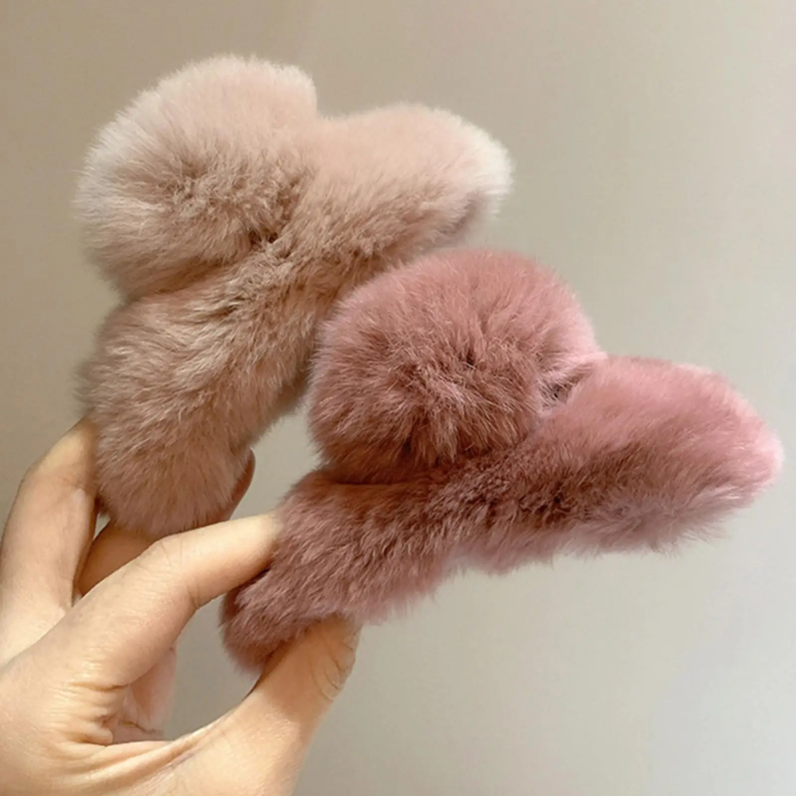 Lazy Casualretro Temperament Simple Pure Color Soft Waxy Fluffy Rabbit Hair Clip Shark Clip Autumnwinter Catch Clip
Lazy Casualretro Temperament Simple Pure Color Soft Waxy Fluffy Rabbit Hair Clip Shark Clip Autumnwinter Catch Clip