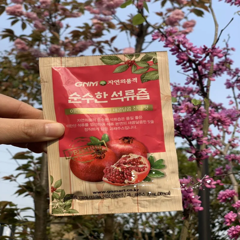 Korea GNM Natural Character Sugar-Free Pomegranate Juice Concentrate Juice Beauty White 70ml * 10 Bags
Korea GNM Natural Character Sugar-Free Pomegranate Juice Concentrate Juice Beauty White 70ml * 10 Bags