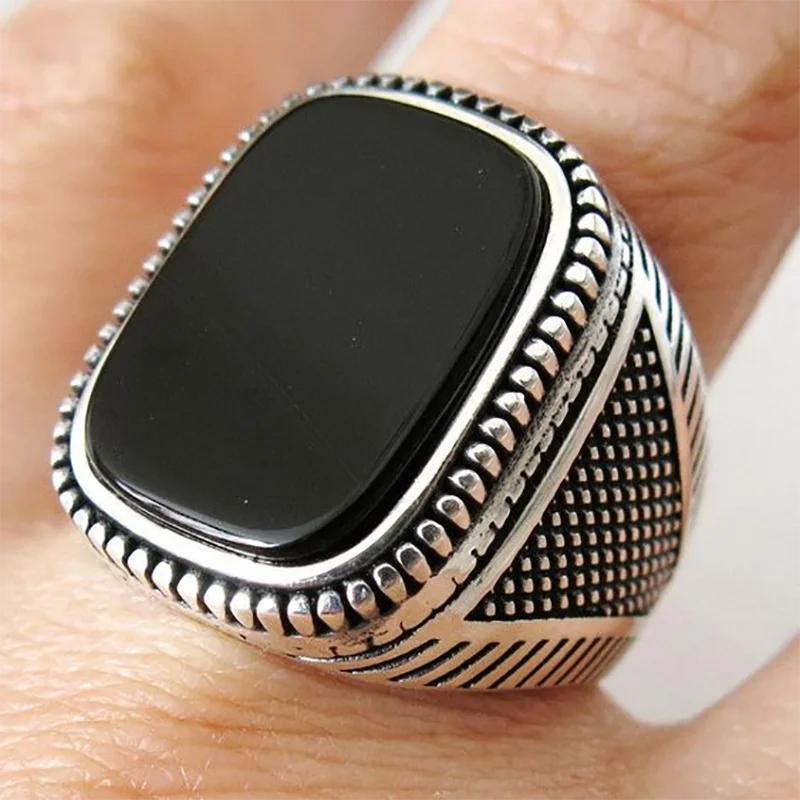 Vintage Men's Texture Inlaid Black Square Rectangular Crystal Zircon Rhinestone Male Metal Ring for Party Jewelry Size 6-13
Vintage Men's Texture Inlaid Black Square Rectangular Crystal Zircon Rhinestone Male Metal Ring for Party Jewelry Size 6-13