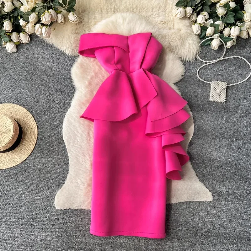 Элегантное платье без бретелек для женщин, модное вечернее платье с косым воротником и открытыми плечами, с оборками и разрезом, необычное платье в виде бедер 
Элегантное платье без бретелек для женщин, модное вечернее платье с косым воротником и открытыми плечами, с оборками и разрезом, необычное платье в виде бедер