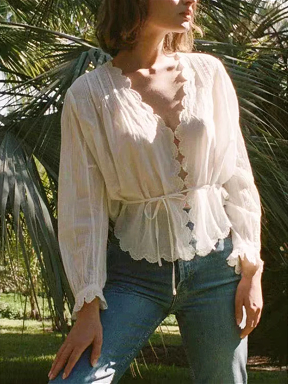 Women Single Breasted Lace-Up Waist Blouse 2023 Spring New Ladies Floral Trim V-Neck Sweet Elegant Pleated Lantern Sleeve Shirt
Women Single Breasted Lace-Up Waist Blouse 2023 Spring New Ladies Floral Trim V-Neck Sweet Elegant Pleated Lantern Sleeve Shirt